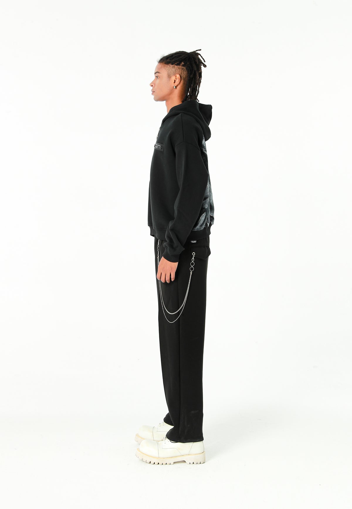 Sudadera con capucha, media cremallera y panel jacquard de chenilla con brillo | MWM [PS_COLORS:BLACK]