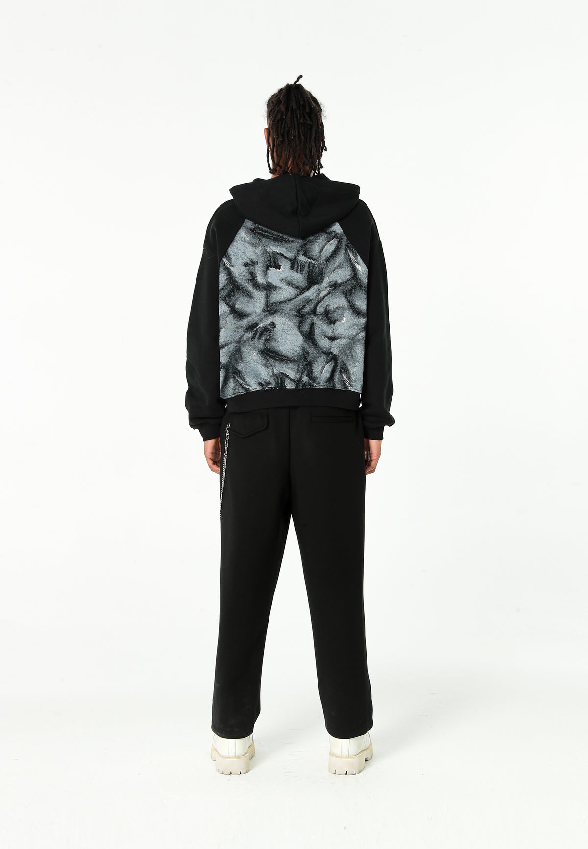 Sudadera con capucha, media cremallera y panel jacquard de chenilla con brillo | MWM [PS_COLORS:BLACK]