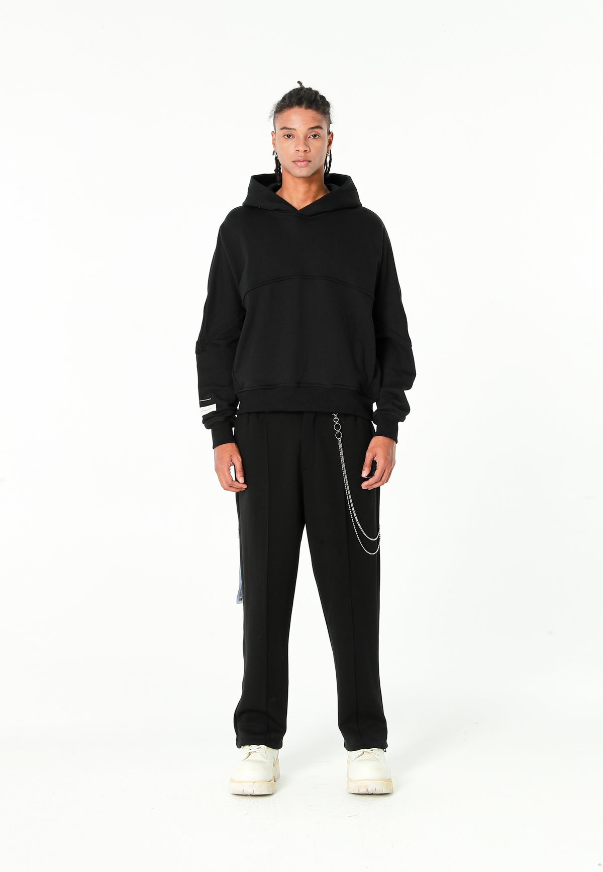 Sudadera con capucha corta lavada con bordado Mod Wave Movement en los hombros | MWM [PS_COLORS:BLACK]