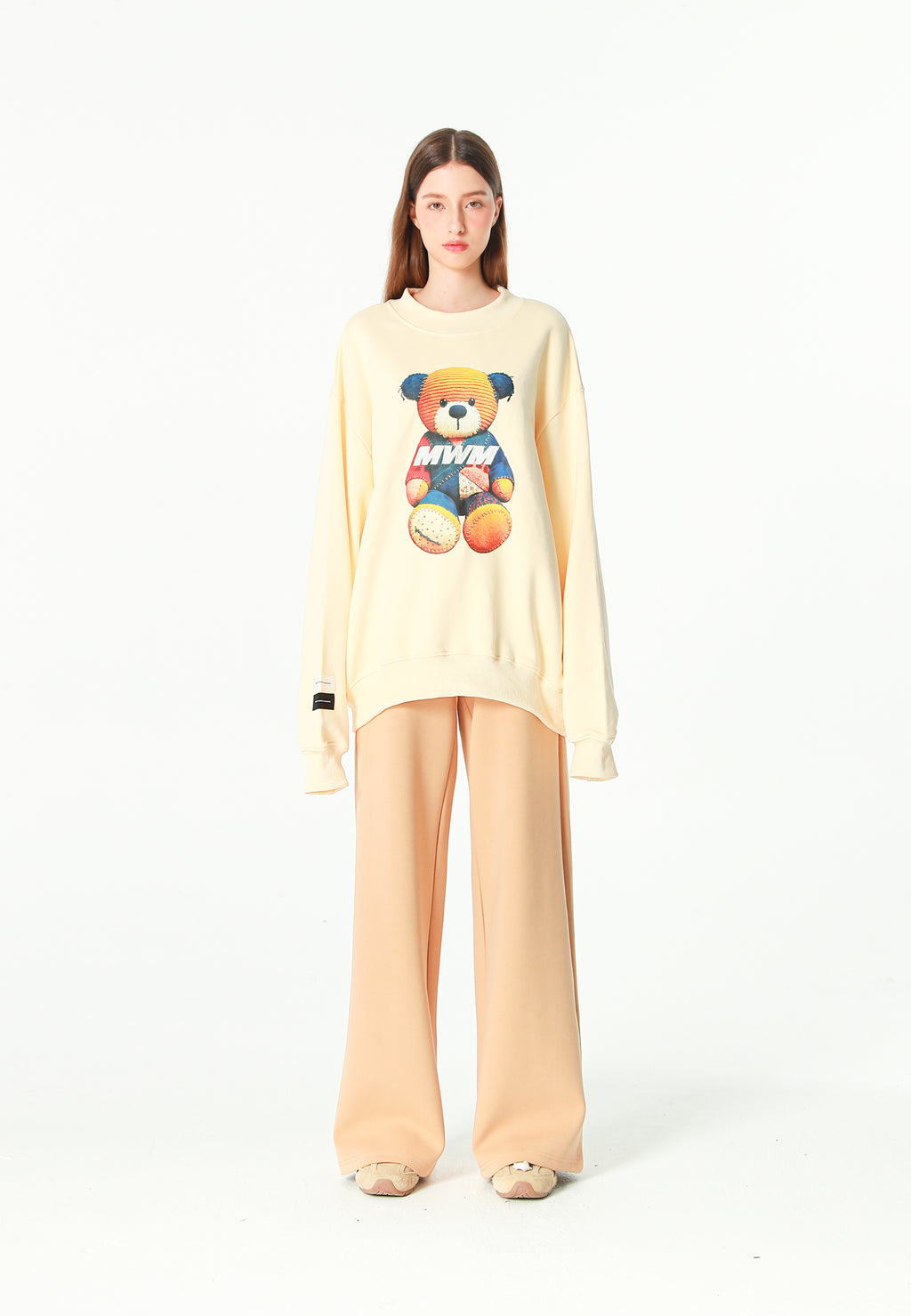 Sudadera TEDDY de corte relajado con print patchwork 3D en el frontal | MWM [PS_COLORS:BEIGE]