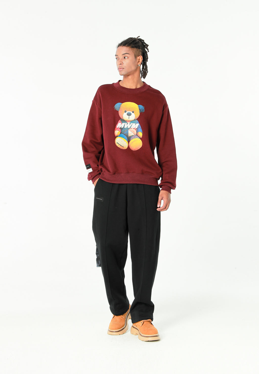 Sudadera TEDDY de corte relajado con print patchwork 3D en el frontal | MWM [PS_COLORS:BURGUNDY]