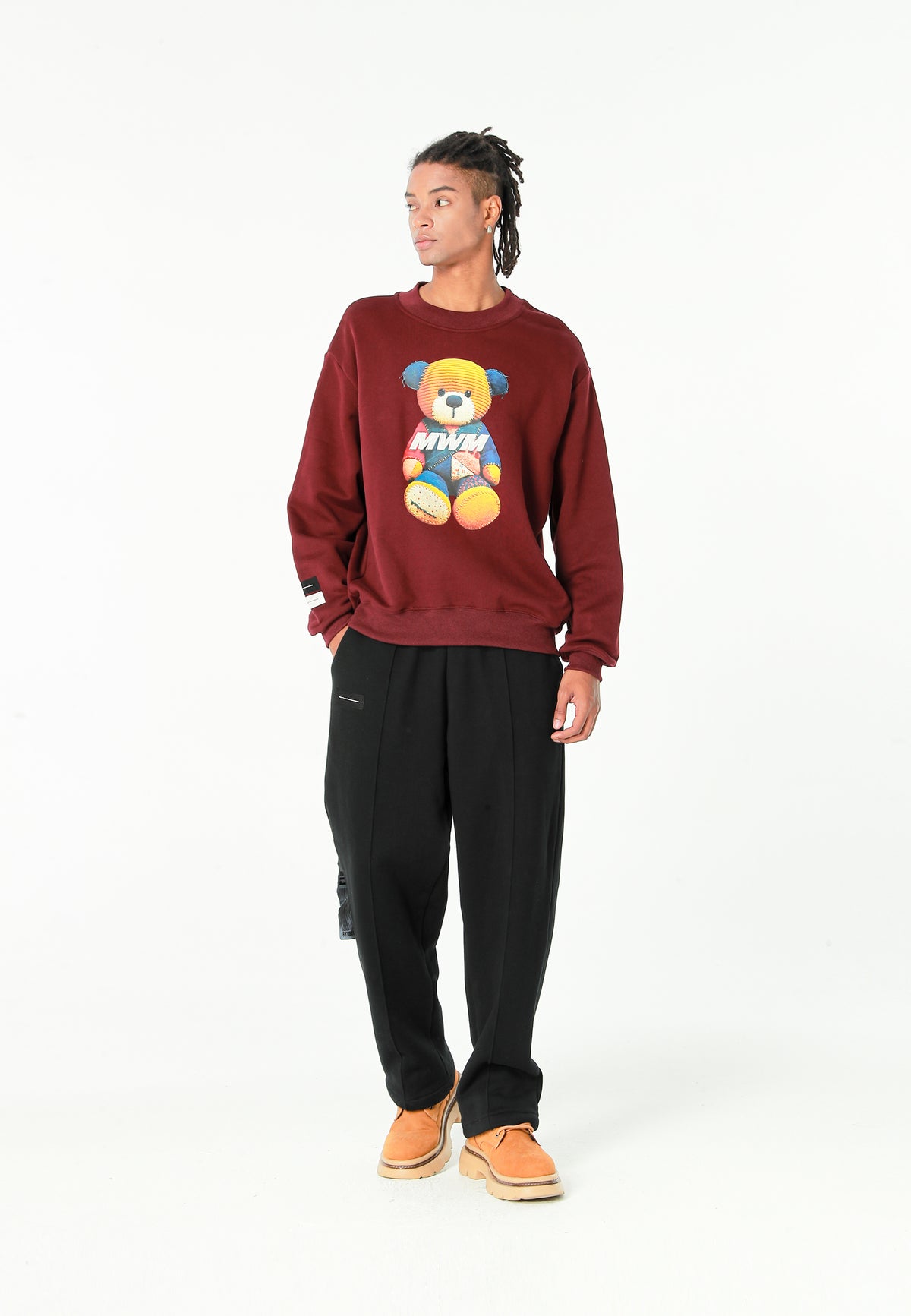 Sudadera TEDDY de corte relajado con print patchwork 3D en el frontal | MWM [PS_COLORS:BURGUNDY]