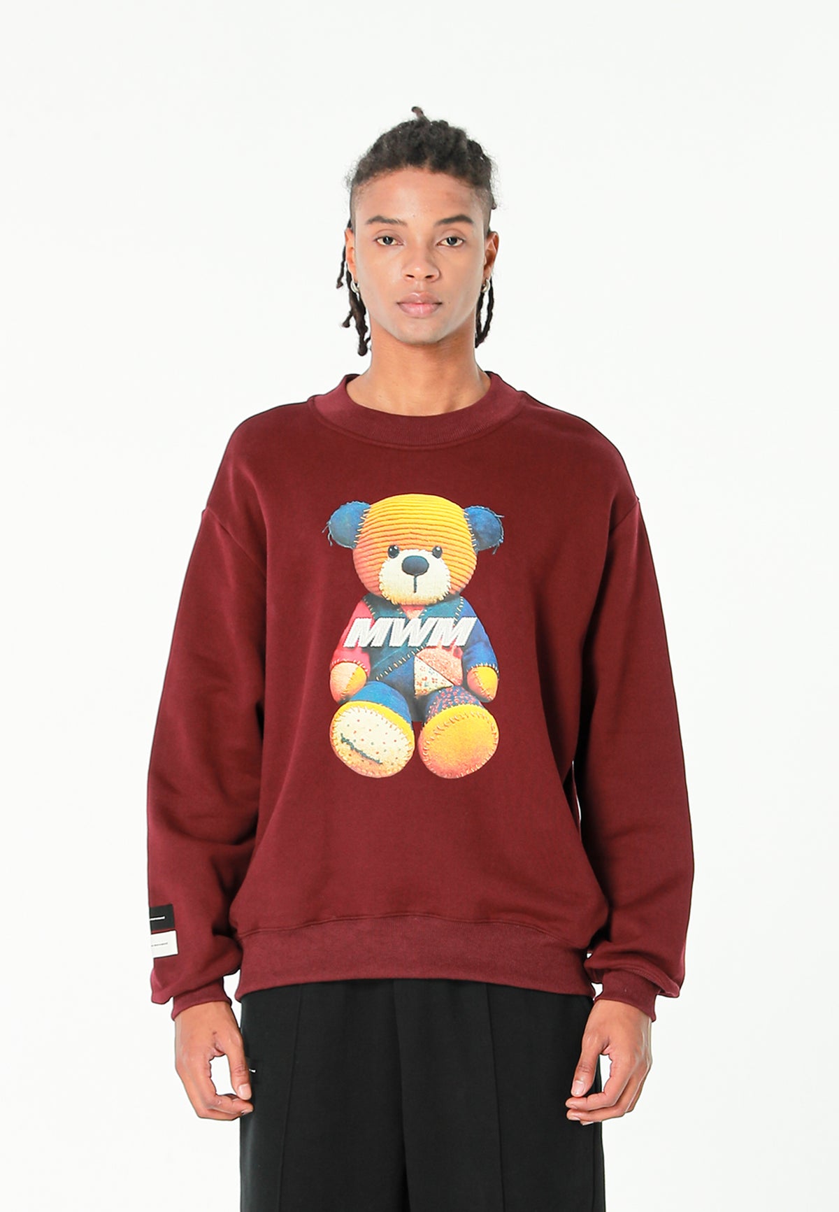 Sudadera TEDDY de corte relajado con print patchwork 3D en el frontal | MWM [PS_COLORS:BURGUNDY]