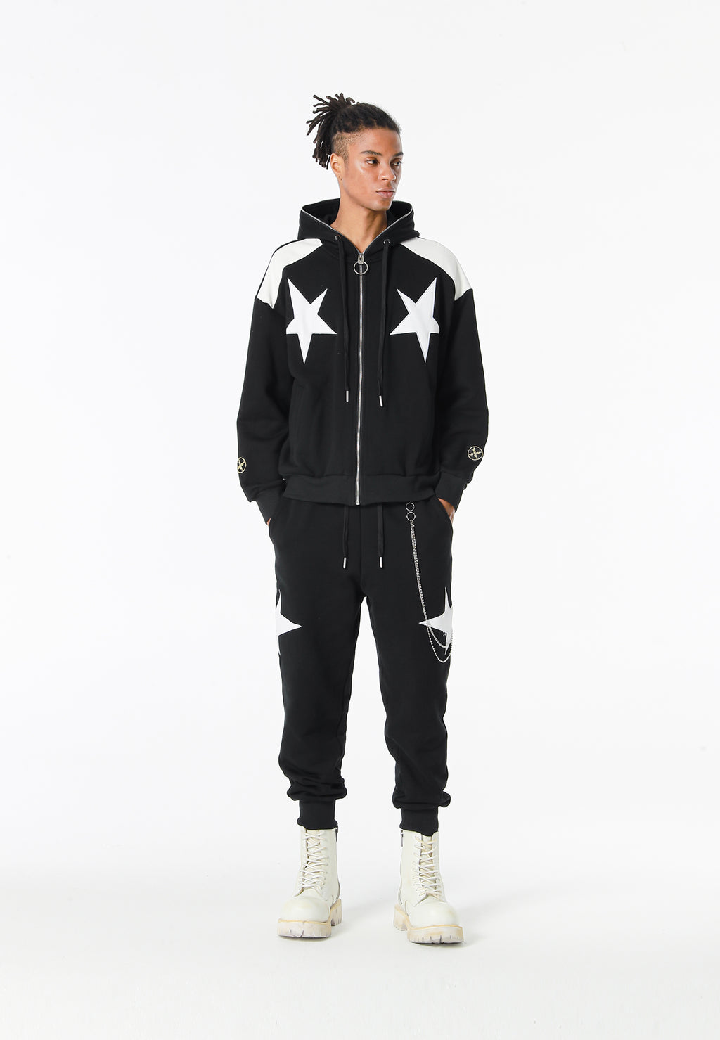 Sudadera con capucha Wings de corte relajado con estrellas frontales y alas en la espalda | MWM [PS_COLORS:BLACK]