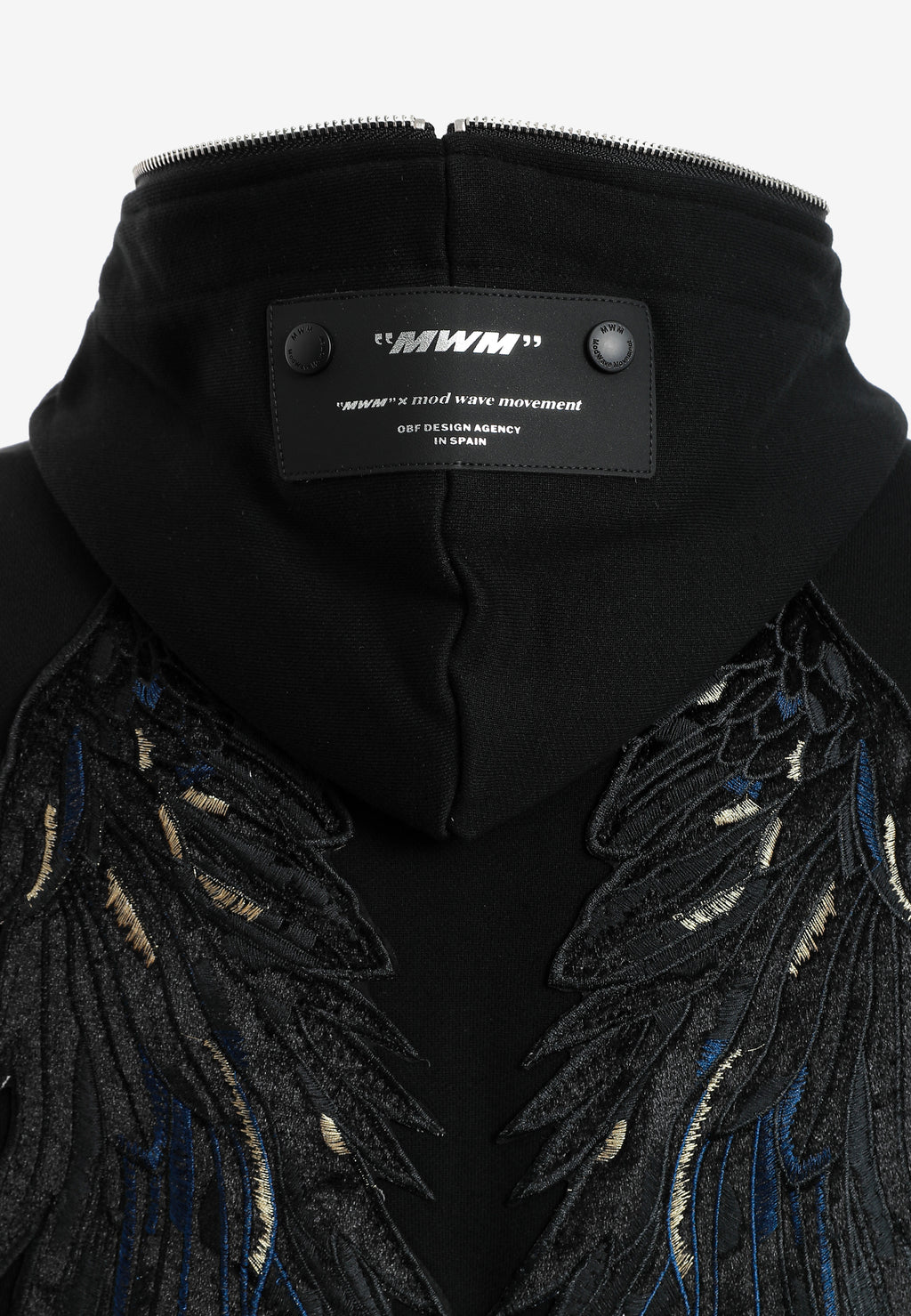 Sudadera con capucha Wings de corte relajado con estrellas frontales y alas en la espalda | MWM [PS_COLORS:BLACK]