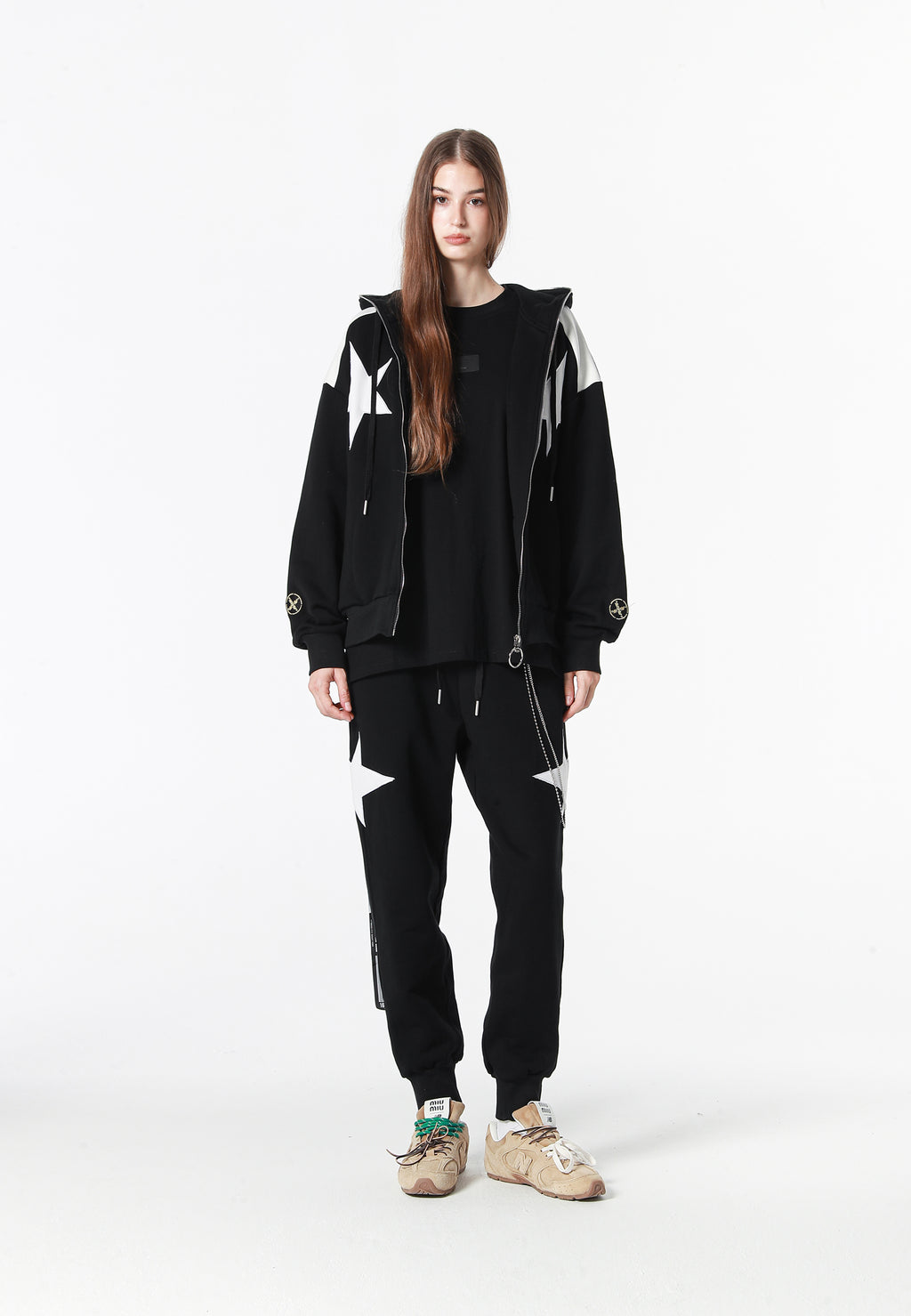 Sudadera con capucha Wings de corte relajado con estrellas frontales y alas en la espalda | MWM [PS_COLORS:BLACK]