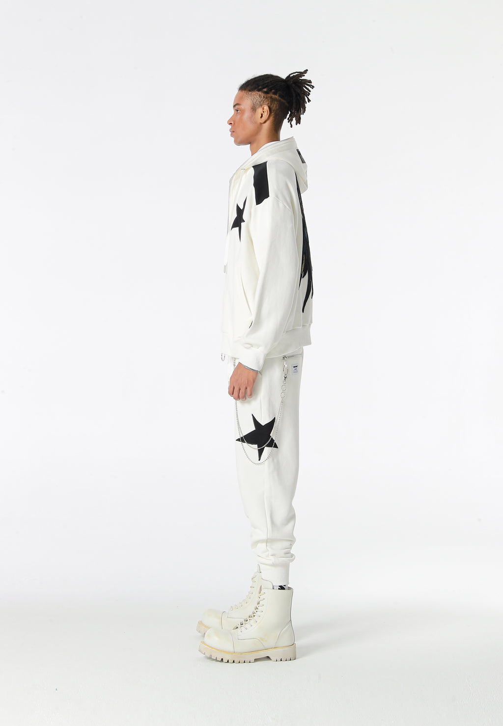 Sudadera con capucha Wings de corte relajado con estrellas frontales y alas en la espalda | MWM [PS_COLORS:WHITE]