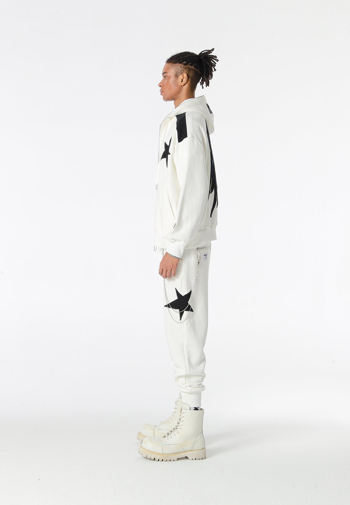Sudadera con capucha Wings de corte relajado con estrellas frontales y alas en la espalda | MWM [PS_COLORS:WHITE]