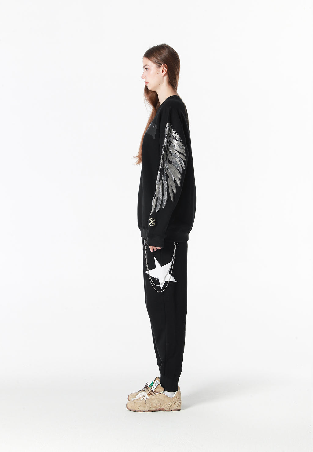 Sudadera Wings de corte relajado con alas de tachuelas en hombros y mangas | MWM [PS_COLORS:BLACK]