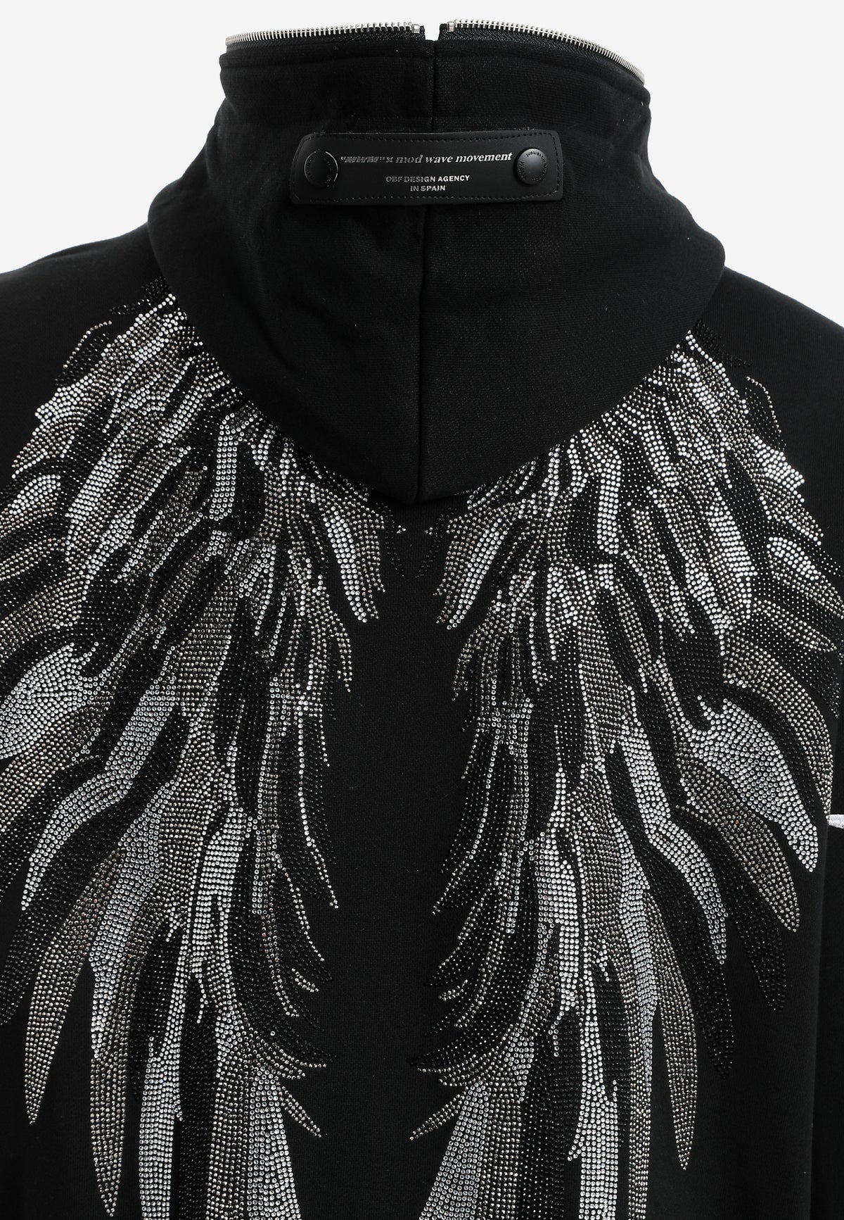 Sudadera con capucha Wings de corte relajado con Mini Wings en mangas y alas de strass en la espalda | MWM [PS_COLORS:BLACK]