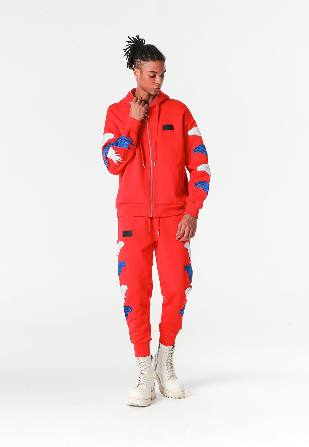 Sudadera con capucha Wings de corte relajado con Mini Wings en mangas y alas de strass en la espalda | MWM [PS_COLORS:RED]