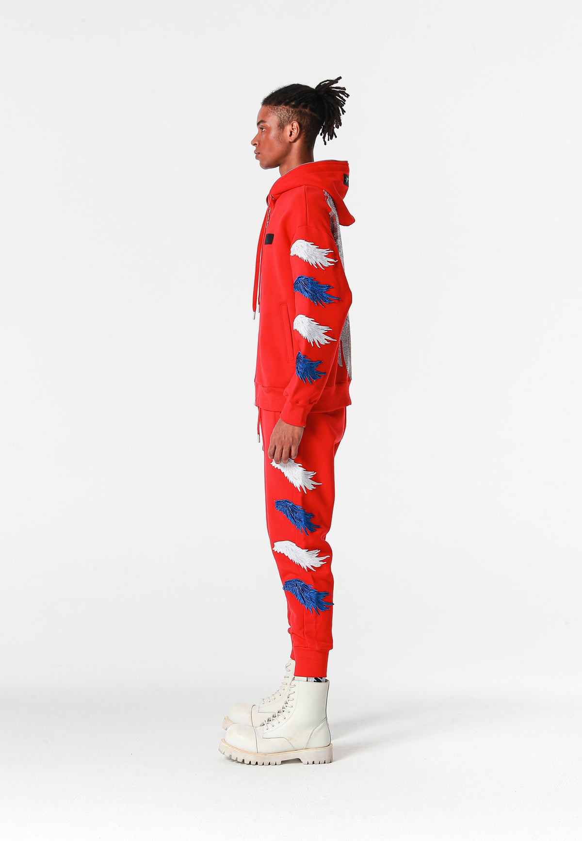 Sudadera con capucha Wings de corte relajado con Mini Wings en mangas y alas de strass en la espalda | MWM [PS_COLORS:RED]