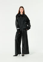 Chaqueta bomber de corte regular efecto piel con tachuelas metálicas y puños dobles | MWM [PS_COLORS:BLACK]