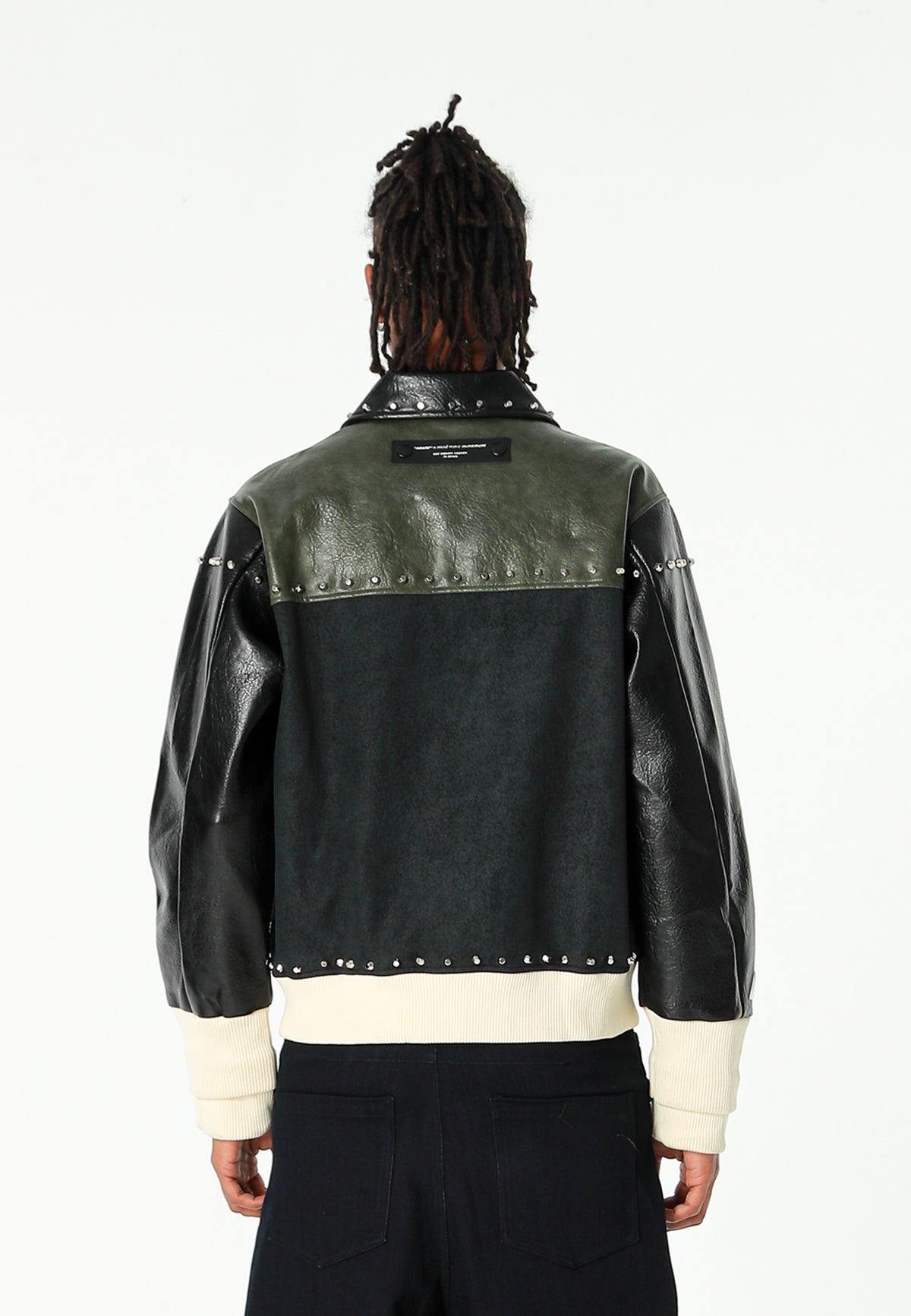 Chaqueta bomber de corte regular efecto piel con tachuelas metálicas y puños dobles | MWM [PS_COLORS:GREEN/BLAC]