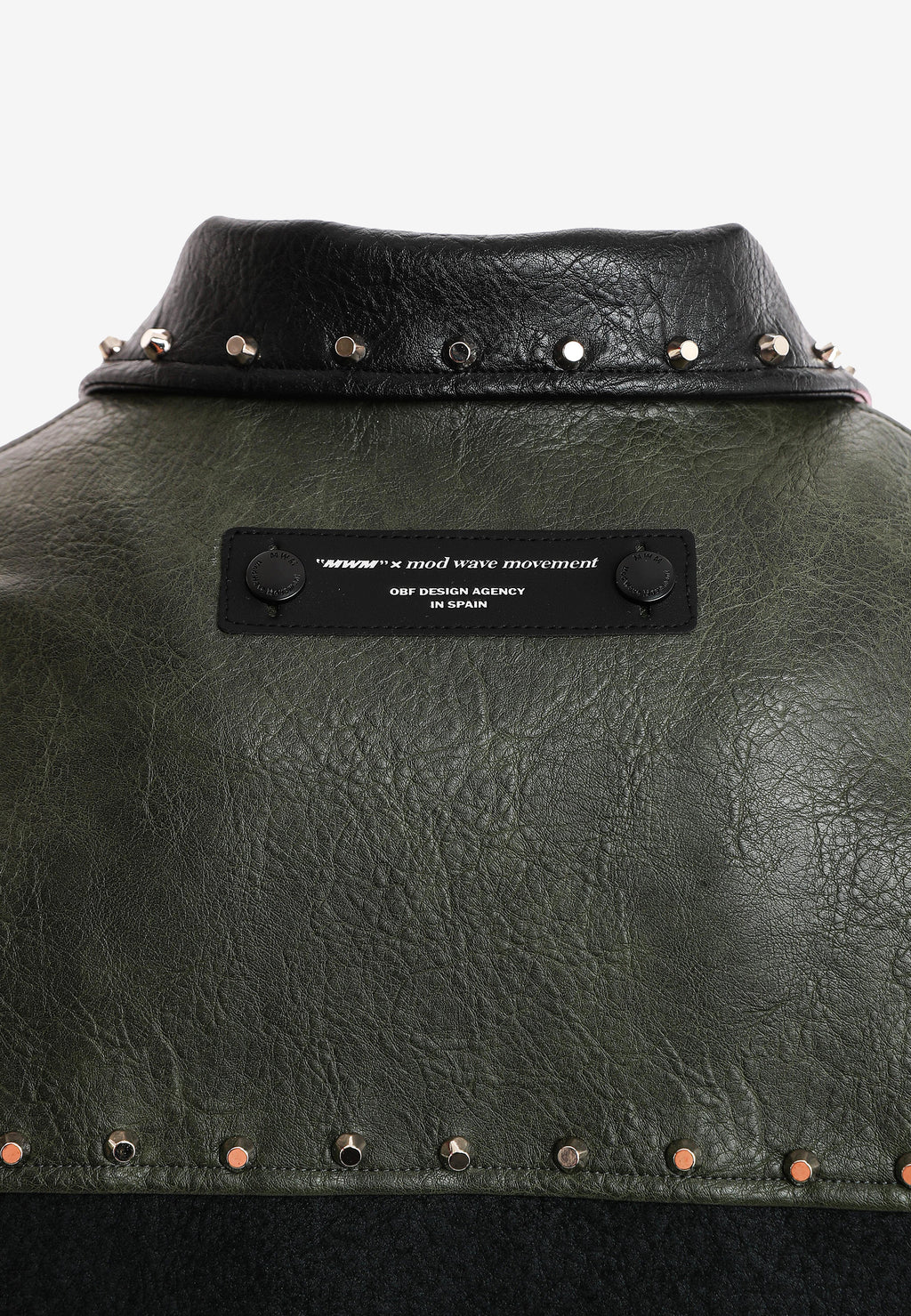 Chaqueta bomber de corte regular efecto piel con tachuelas metálicas y puños dobles | MWM [PS_COLORS:GREEN/BLAC]
