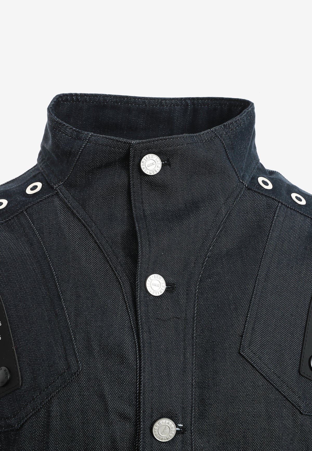 Chaqueta vaquera corta de corte regular con paneles asimétricos y tachuelas caladas | MWM [PS_COLORS:BLUE]