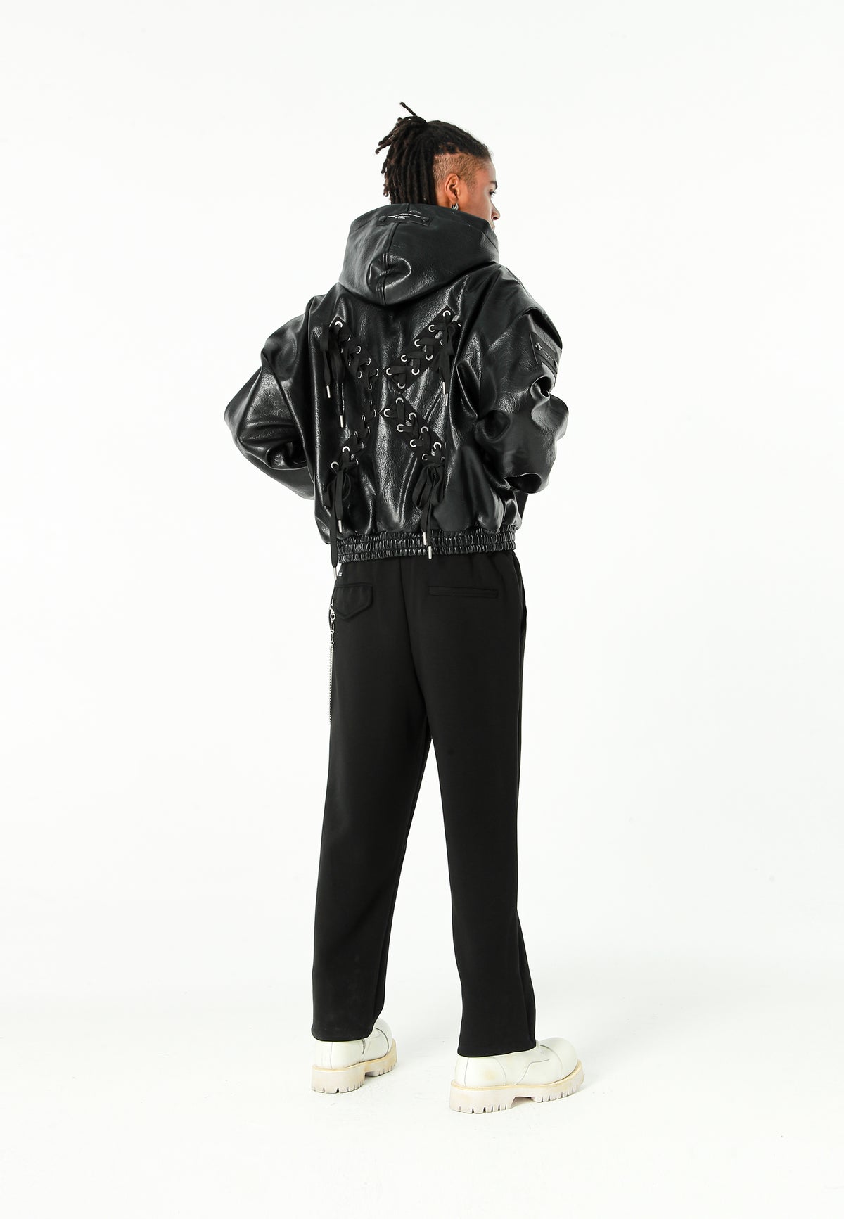 Chaqueta Bomber con capucha y X de cordones cruzados | MWM [PS_COLORS:BLACK]