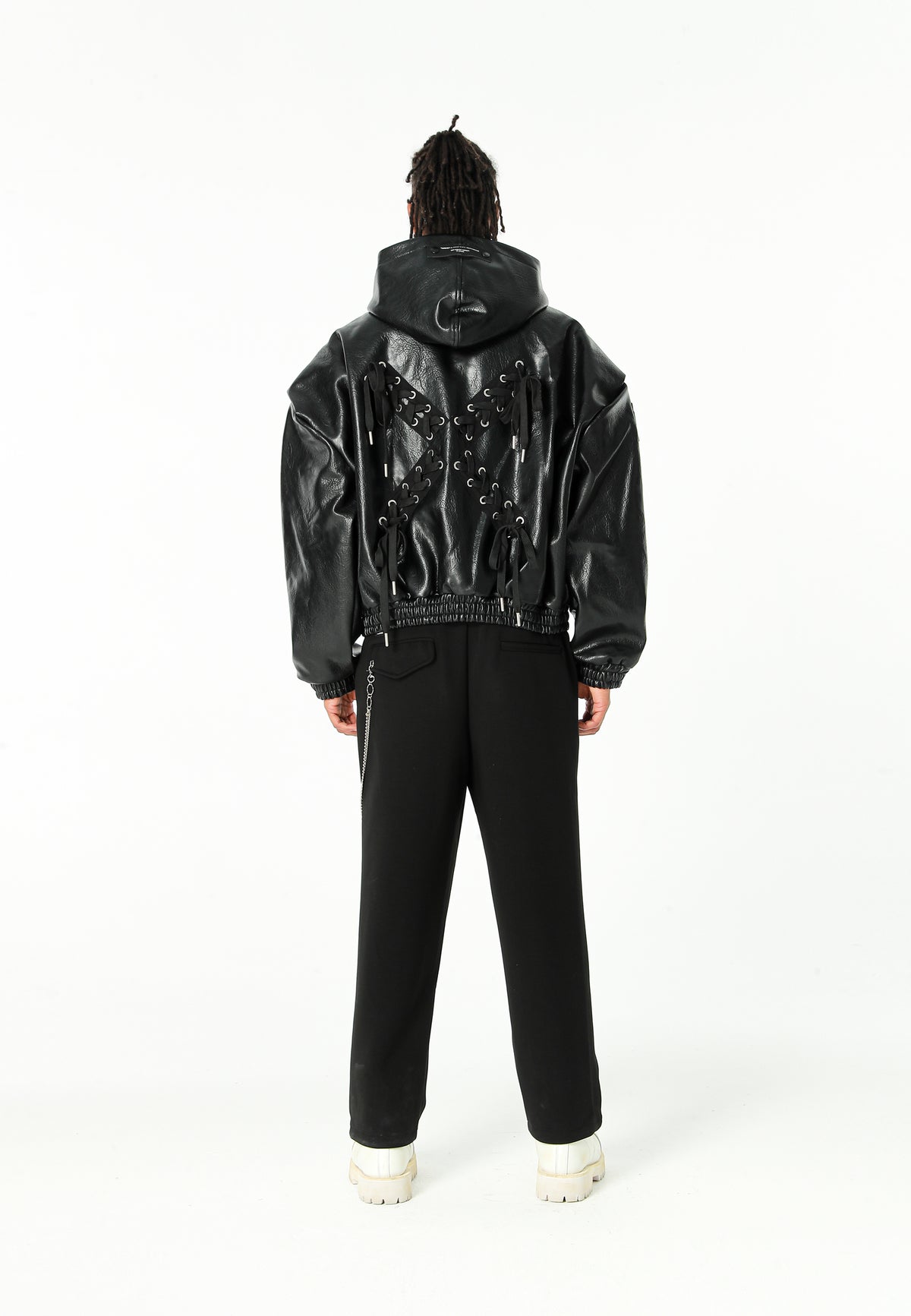 Chaqueta Bomber con capucha y X de cordones cruzados | MWM [PS_COLORS:BLACK]