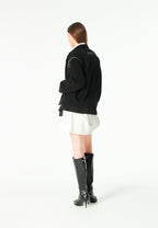 Blazer corto con cremalleras en mangas y hombros | MWM [PS_COLORS:BLACK]