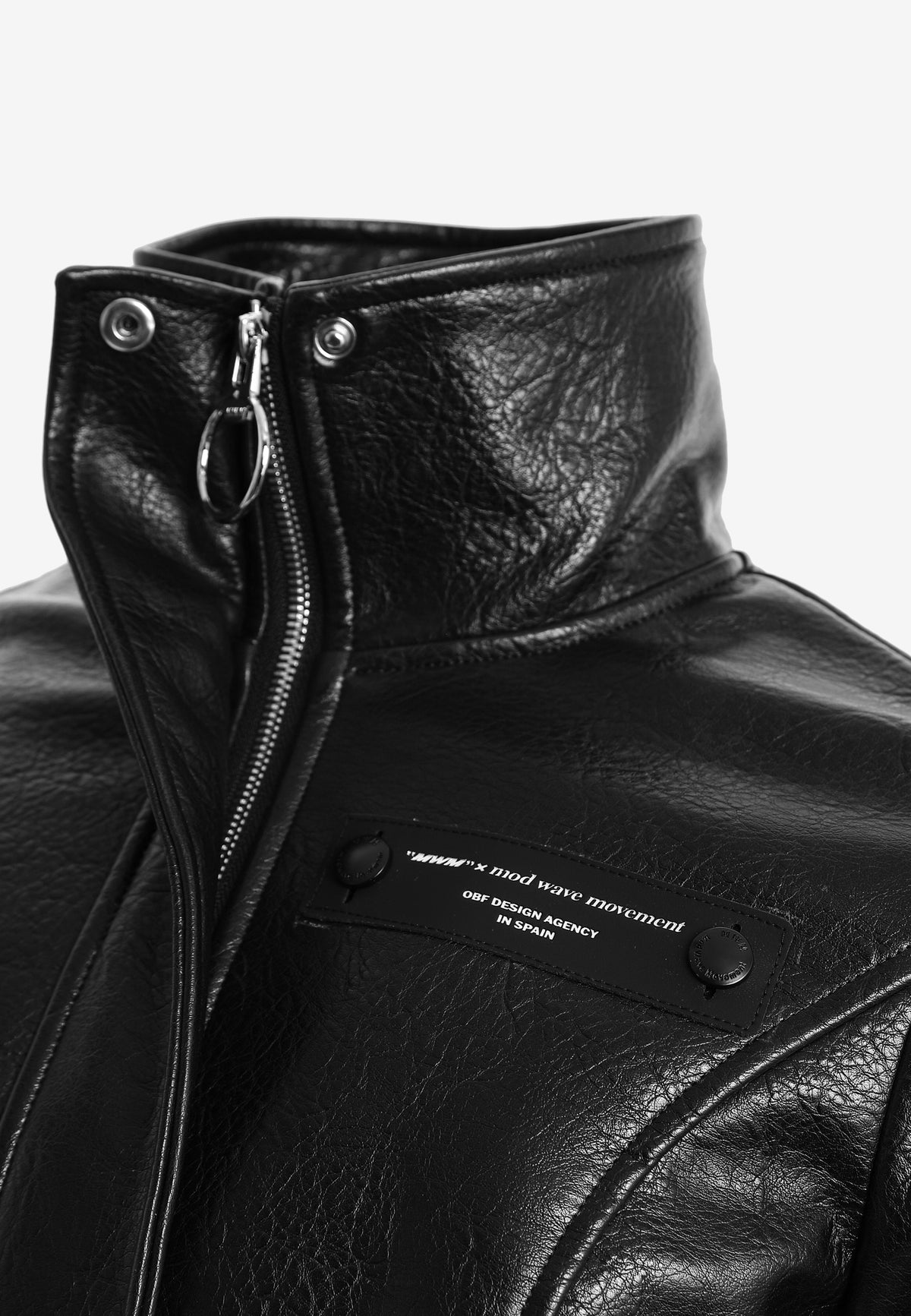 Chaqueta corsé de mujer corta efecto piel con etiqueta en el pecho | MWM [PS_COLORS:BLACK]