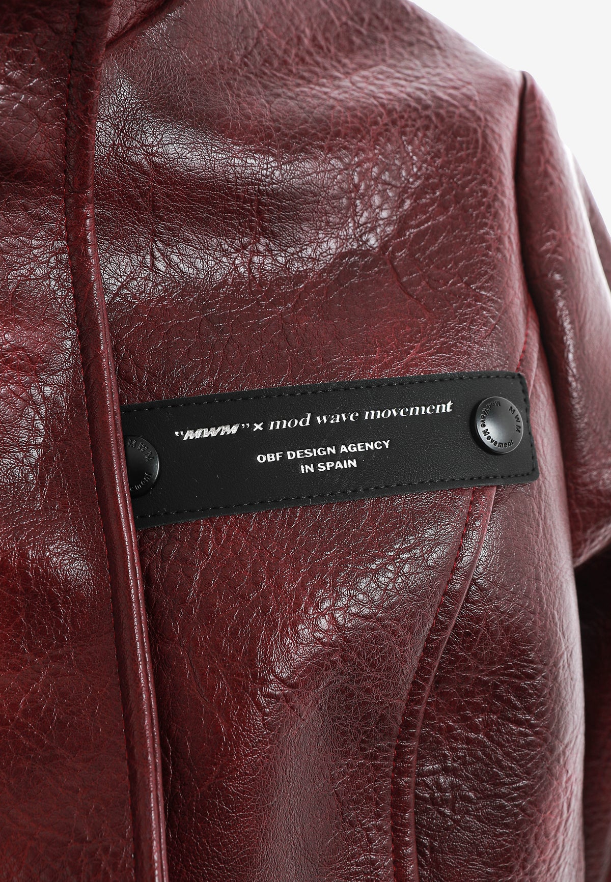 Chaqueta corsé de mujer corta efecto piel con etiqueta en el pecho | MWM [PS_COLORS:BURGUNDY]