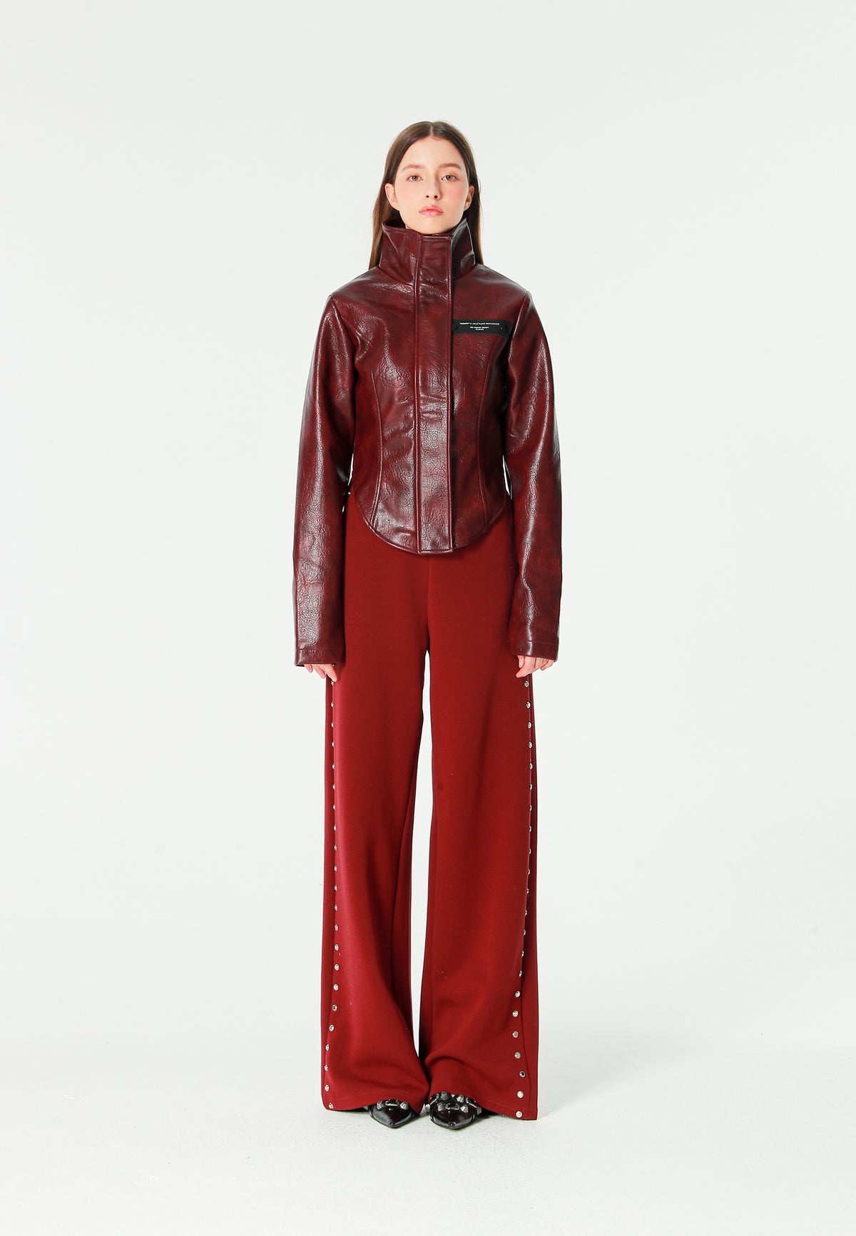 Chaqueta corsé de mujer corta efecto piel con etiqueta en el pecho | MWM [PS_COLORS:BURGUNDY]