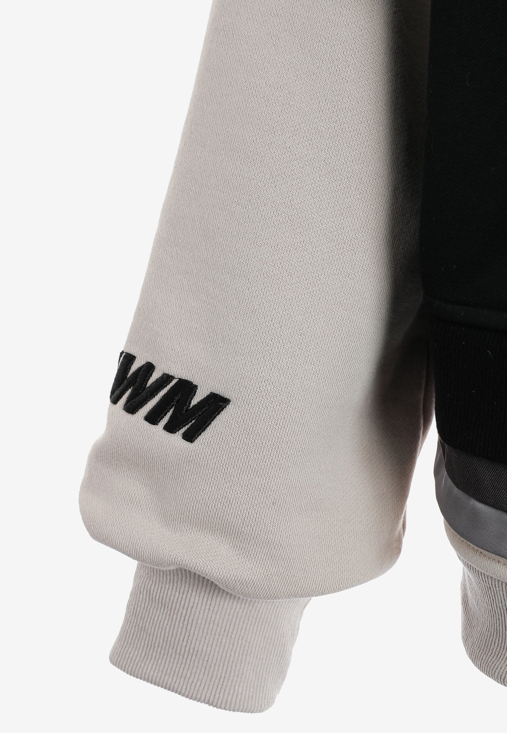 Chaqueta multicapa con capucha, cremallera y paneles superpuestos | MWM [PS_COLORS:BLACK]