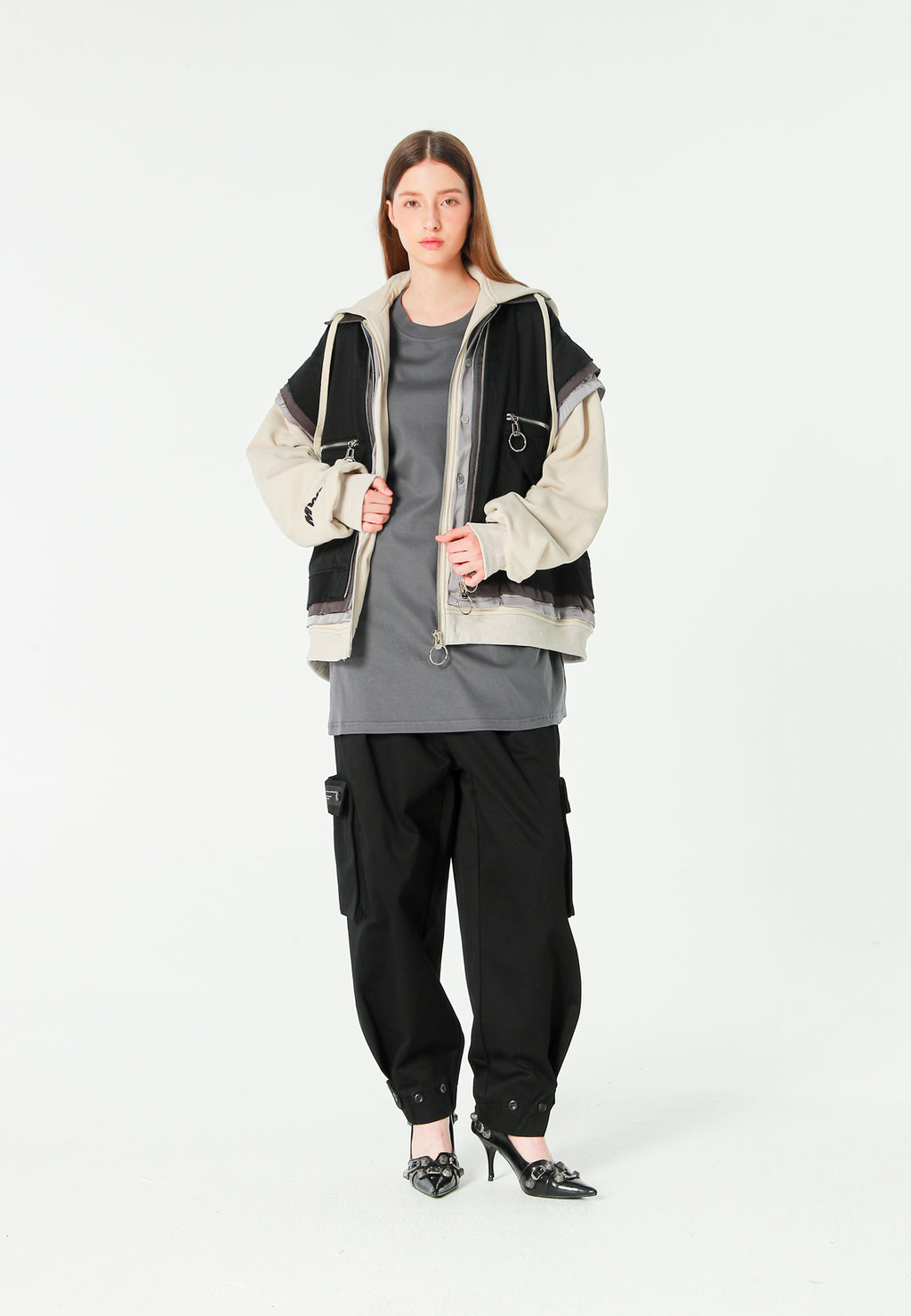 Chaqueta multicapa con capucha, cremallera y paneles superpuestos | MWM [PS_COLORS:BLACK]