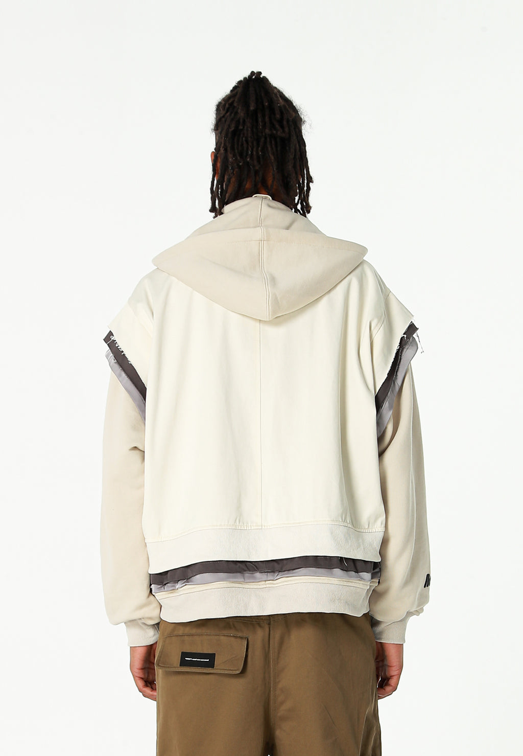 Chaqueta multicapa con capucha, cremallera y paneles superpuestos | MWM [PS_COLORS:ECRU]