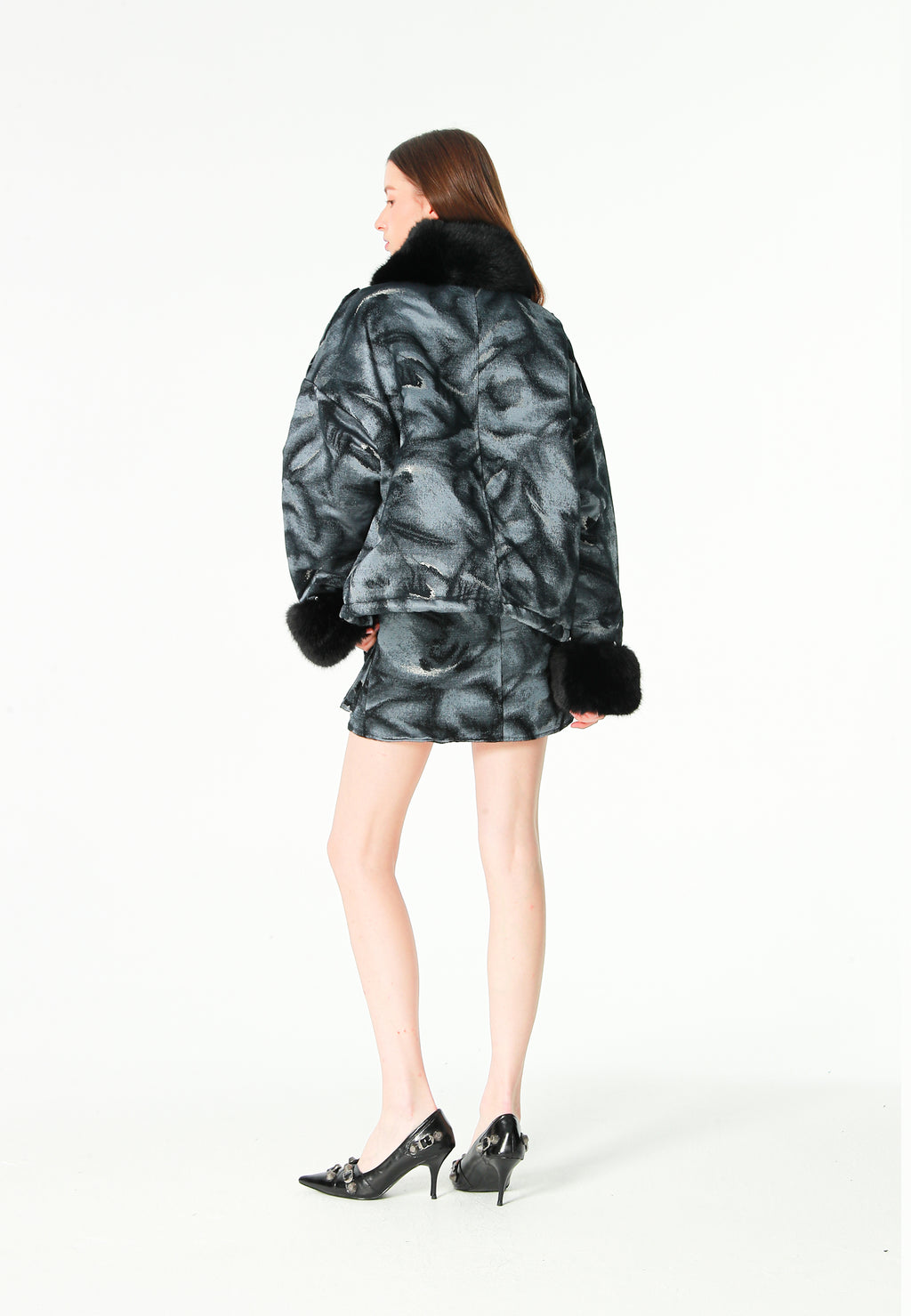 Chaqueta de mujer jacquard de chenilla con brillo, cuello y puños de pelo | MWM [PS_COLORS:BLACK]