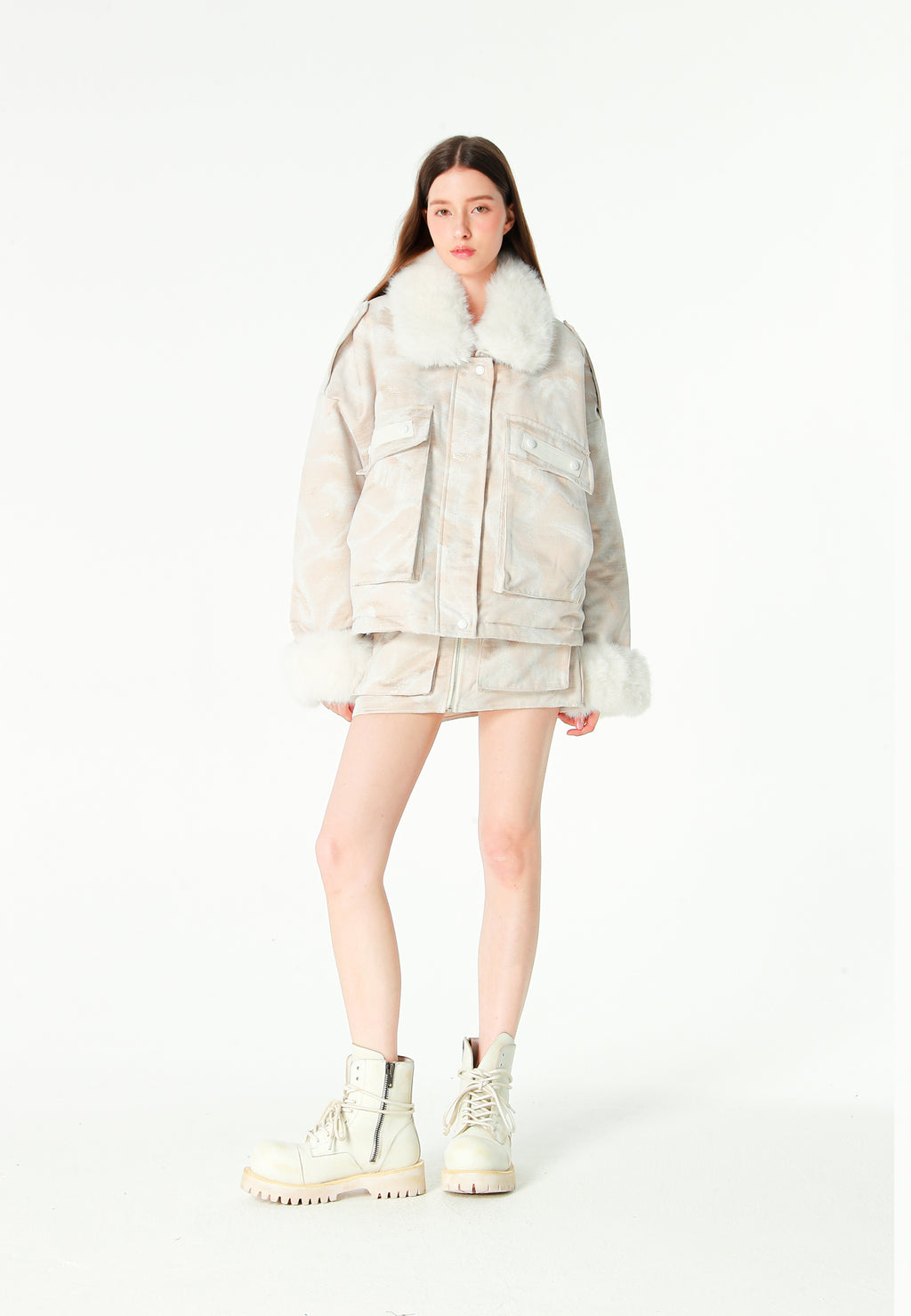Chaqueta de mujer jacquard de chenilla con brillo, cuello y puños de pelo | MWM [PS_COLORS:IVORY]