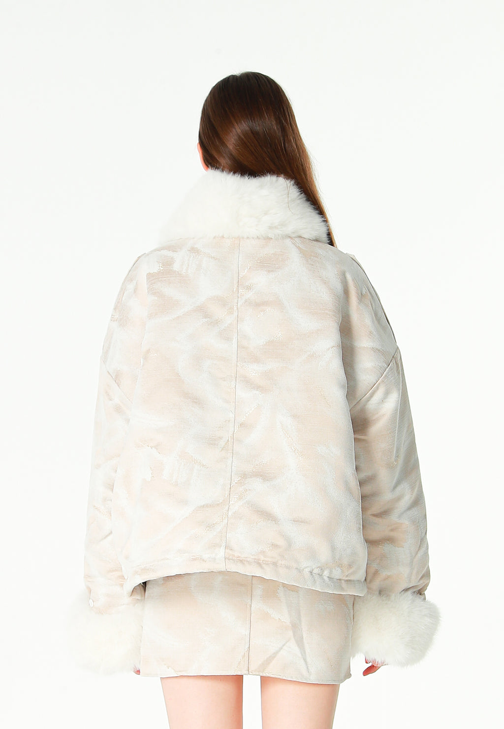 Chaqueta de mujer jacquard de chenilla con brillo, cuello y puños de pelo | MWM [PS_COLORS:IVORY]