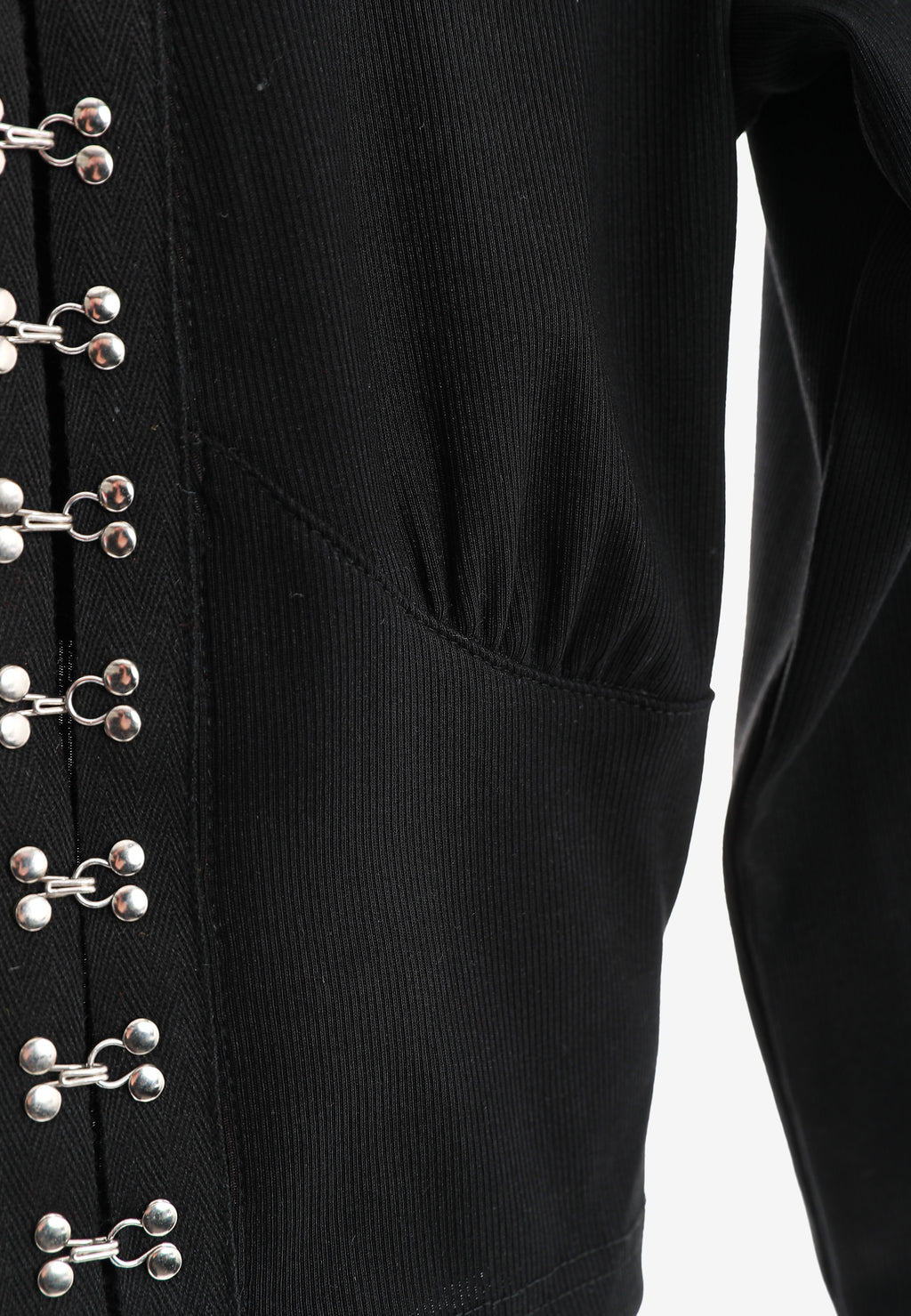 Top ajustado de manga larga con corchetes frontales | MWM [PS_COLORS:UNASSIGNED]