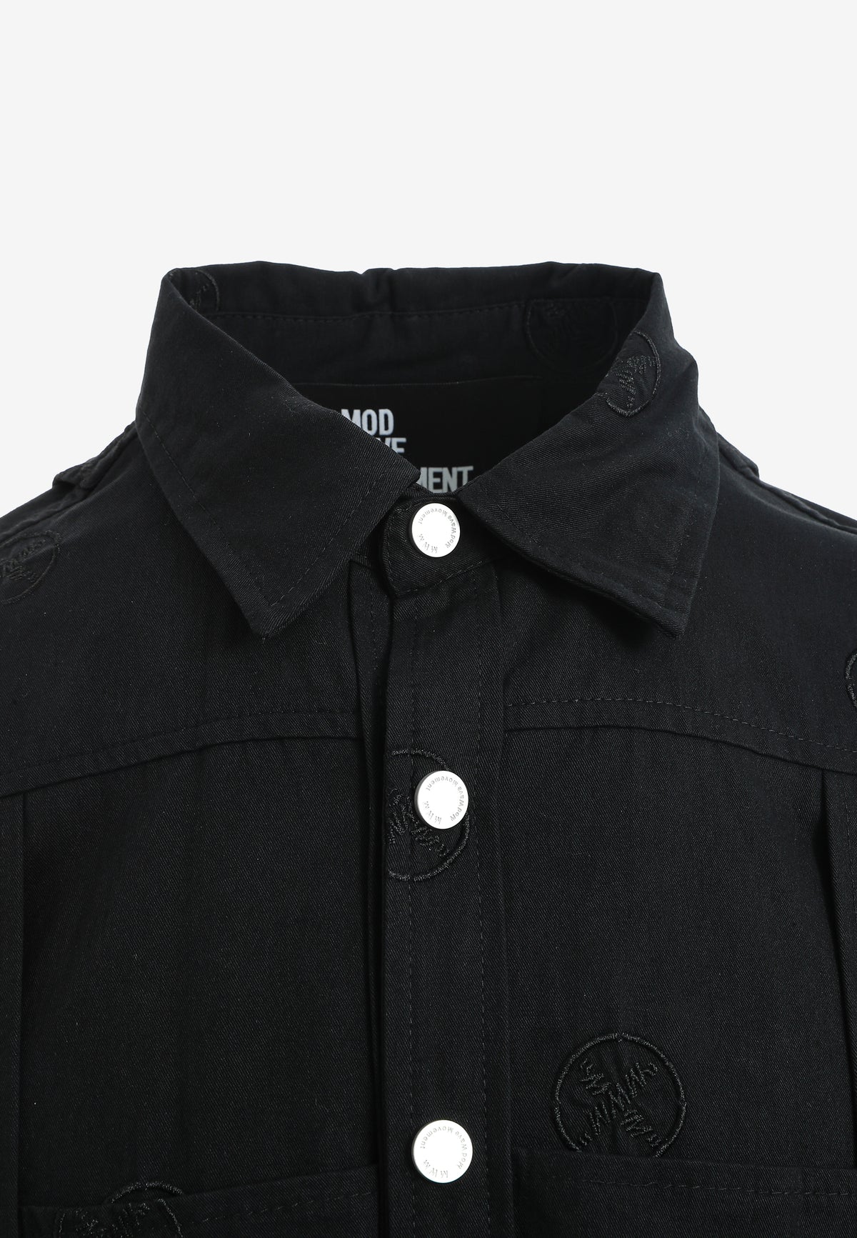 Camisa oversize con diseño entrelazado y motivo circular bordado | MWM [PS_COLORS:BLACK]