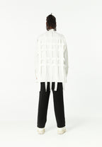 Camisa oversize con diseño entrelazado y motivo circular bordado | MWM [PS_COLORS:WHITE]