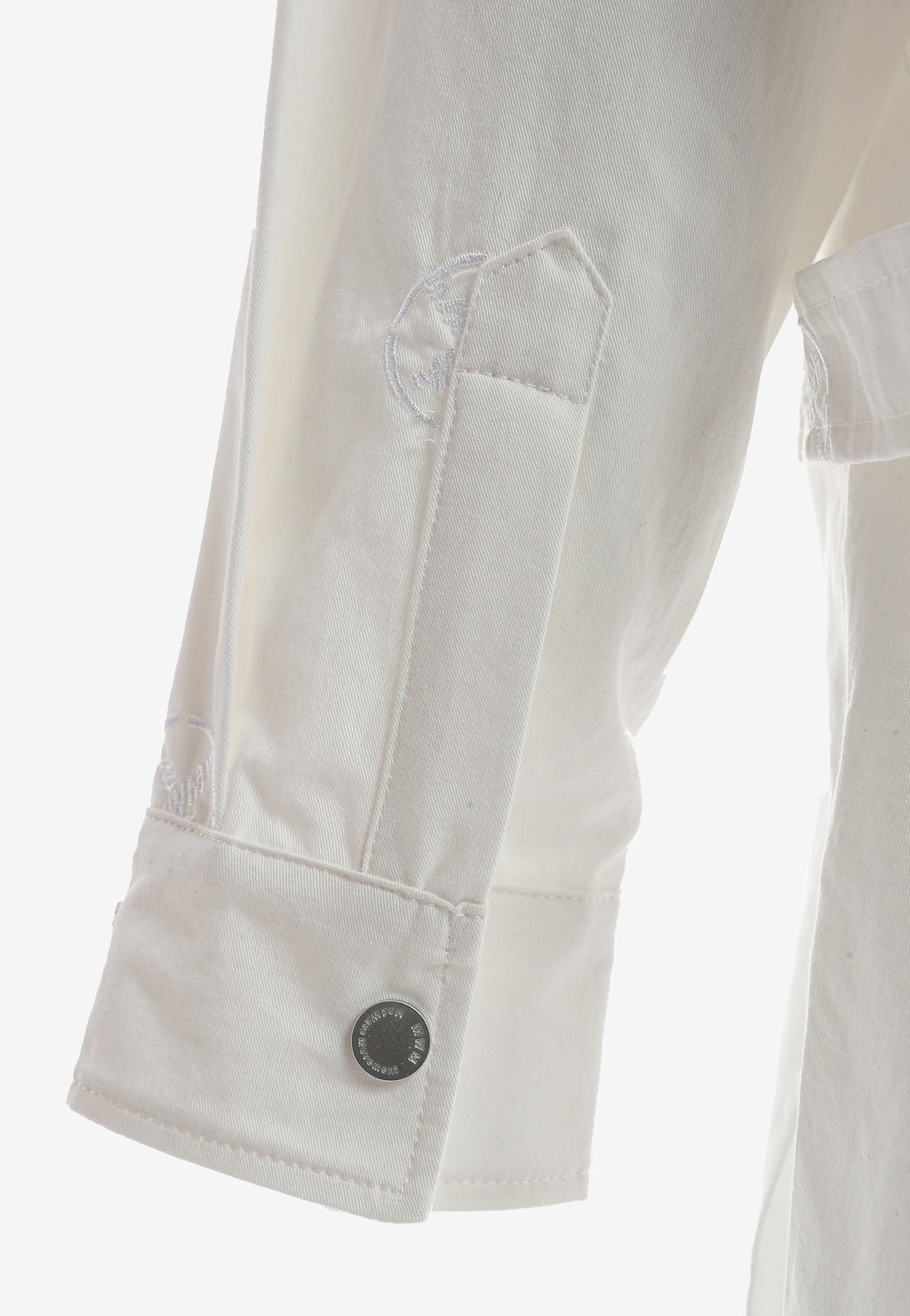 Camisa oversize con diseño entrelazado y motivo circular bordado | MWM [PS_COLORS:WHITE]