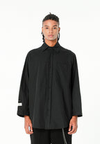 Camisa de corte japonés con puños abiertos y X de cordones cruzados | MWM [PS_COLORS:BLACK]