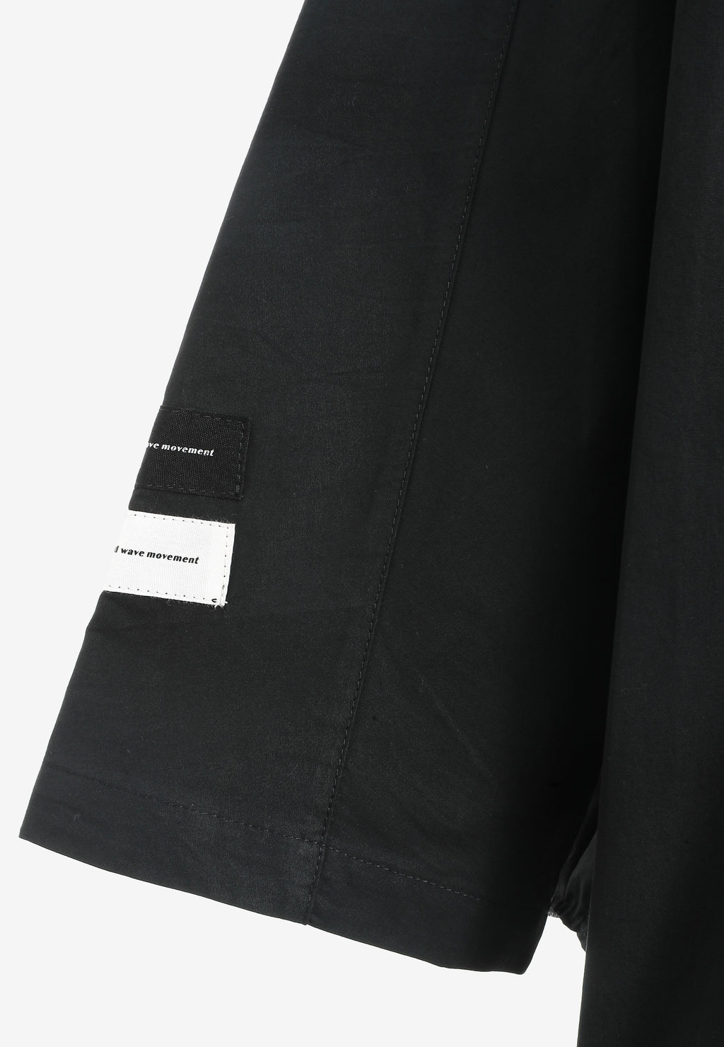 Camisa de corte japonés con puños abiertos y X de cordones cruzados | MWM [PS_COLORS:BLACK]