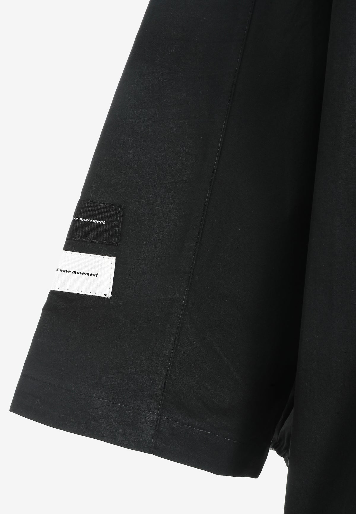 Camisa de corte japonés con puños abiertos y X de cordones cruzados | MWM [PS_COLORS:BLACK]