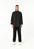 Camisa de corte japonés con puños abiertos y X de cordones cruzados | MWM [PS_COLORS:BLACK]