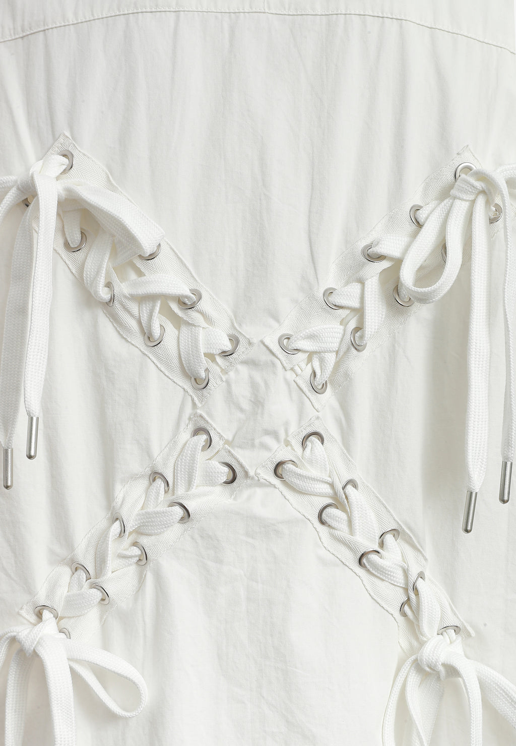 Camisa de corte japonés con puños abiertos y X de cordones cruzados | MWM [PS_COLORS:WHITE]