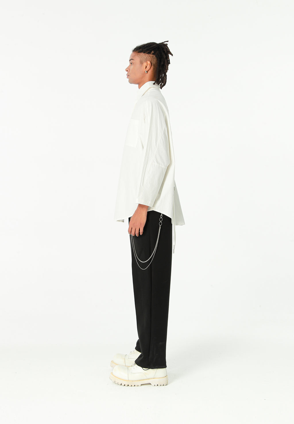 Camisa de corte japonés con puños abiertos y X de cordones cruzados | MWM [PS_COLORS:WHITE]
