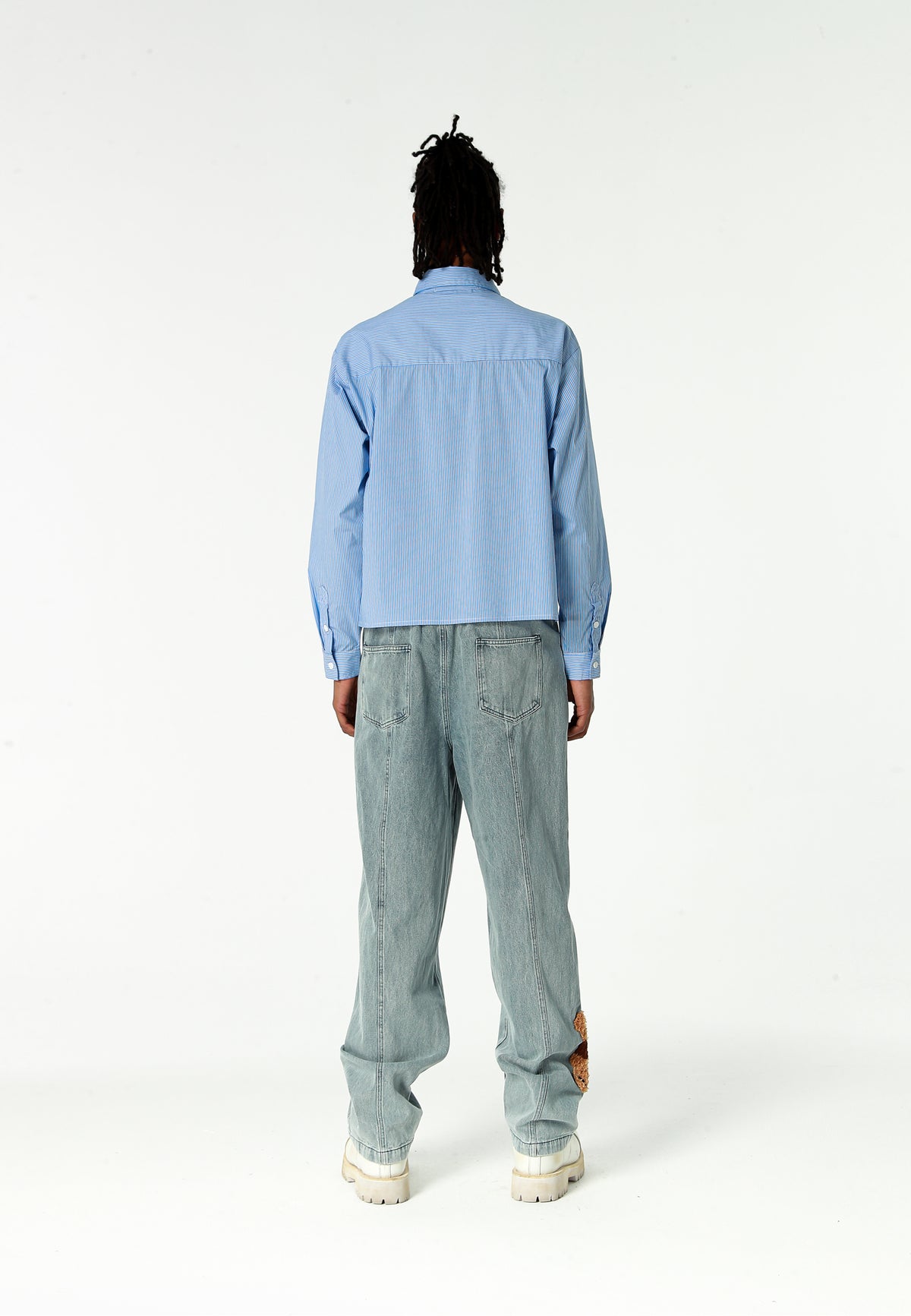 Camisa corta con bolsillos laterales y cierre de inspiración asiatica | MWM [PS_COLORS:BLUE]