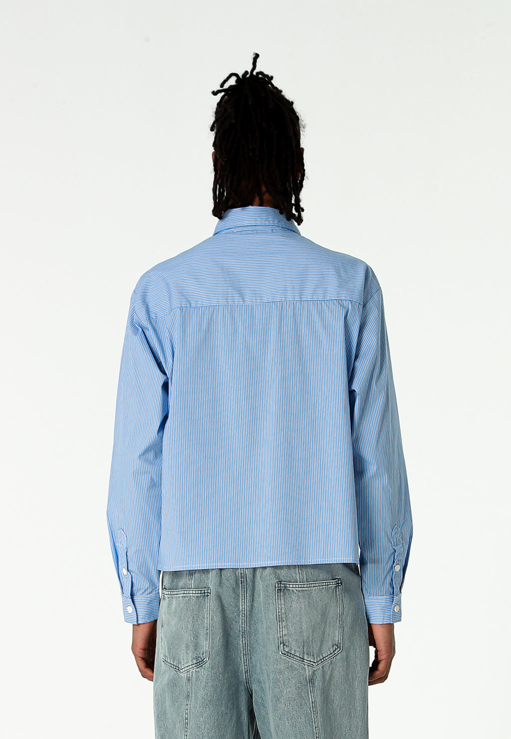 Camisa corta con bolsillos laterales y cierre de inspiración asiatica | MWM [PS_COLORS:BLUE]
