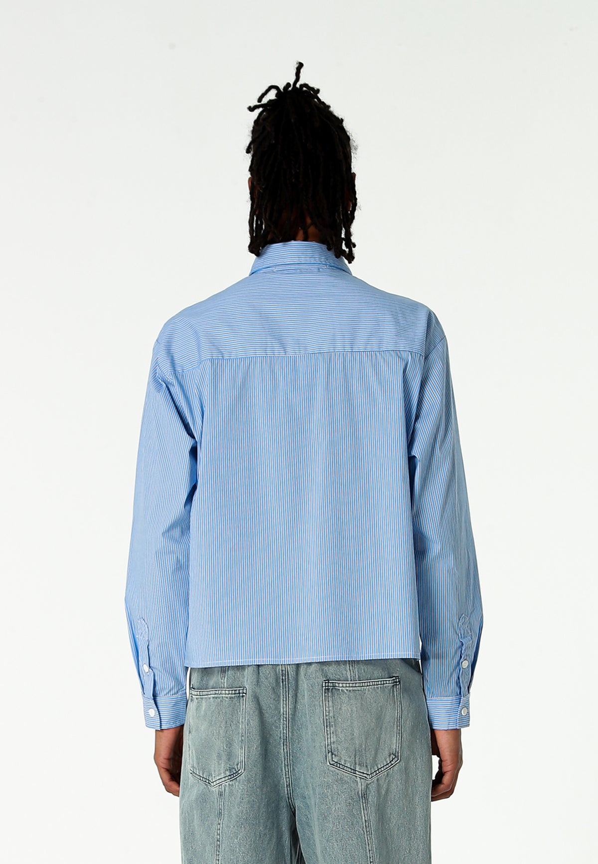 Camisa corta con bolsillos laterales y cierre de inspiración asiatica | MWM [PS_COLORS:BLUE]