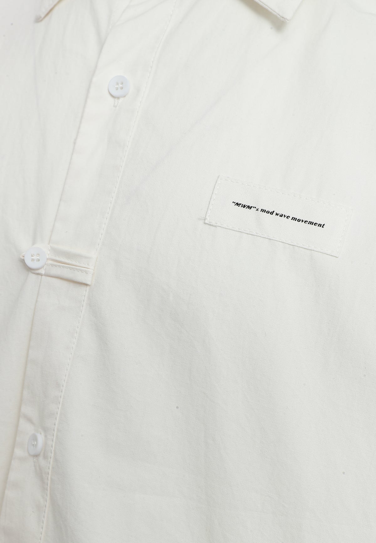 Camisa corta con bolsillos laterales y cierre chino | MWM [PS_COLORS:WHITE]