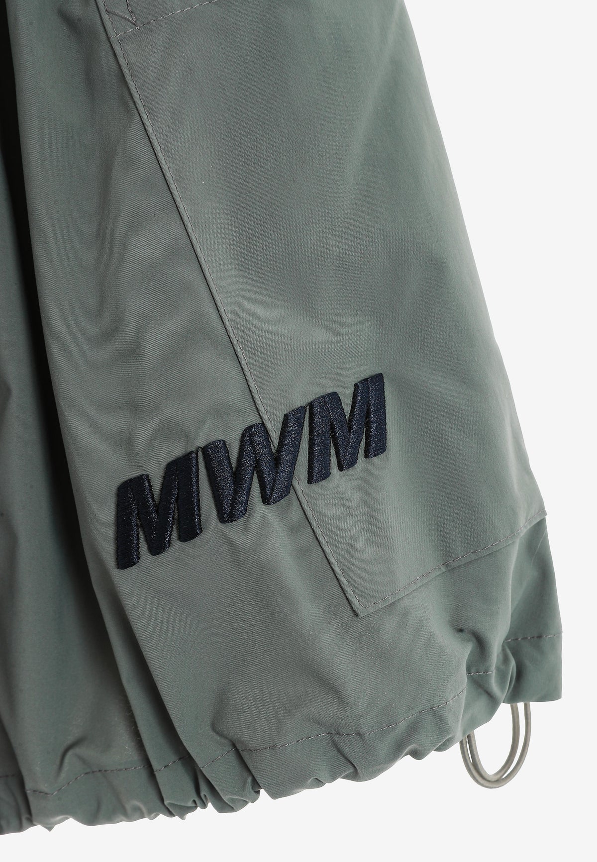 Falda efecto globo con paneles técnicos y bolsillos laterales | MWM [PS_COLORS:NAVY/GREEN]