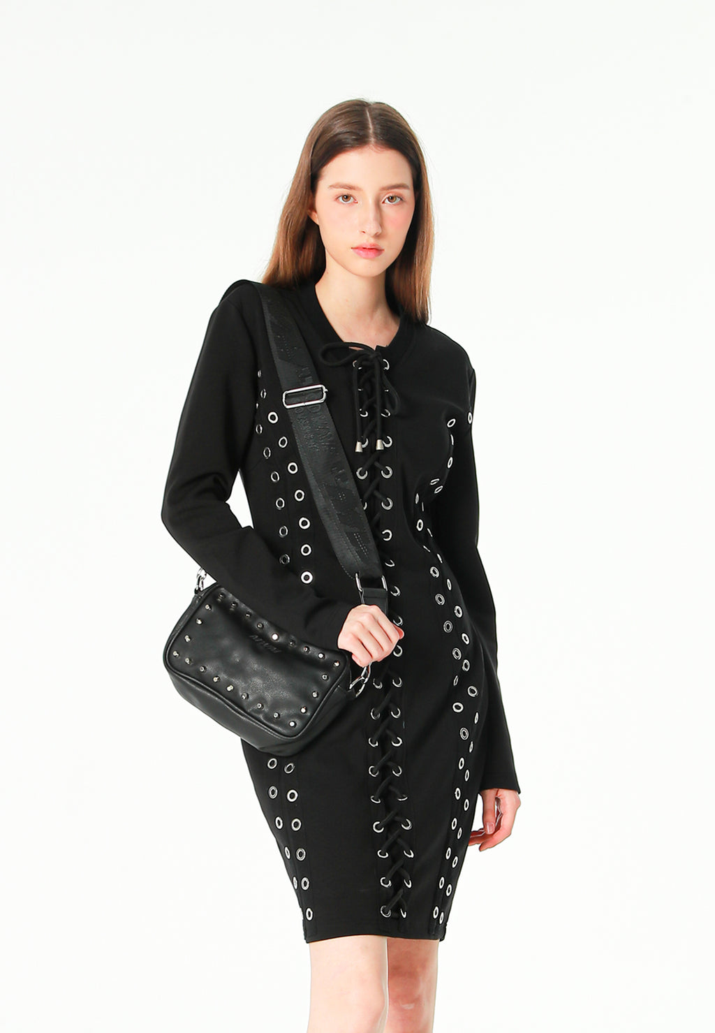 Bolso bandolera con tachuelas y cadena | MWM [PS_COLORS:BLACK]