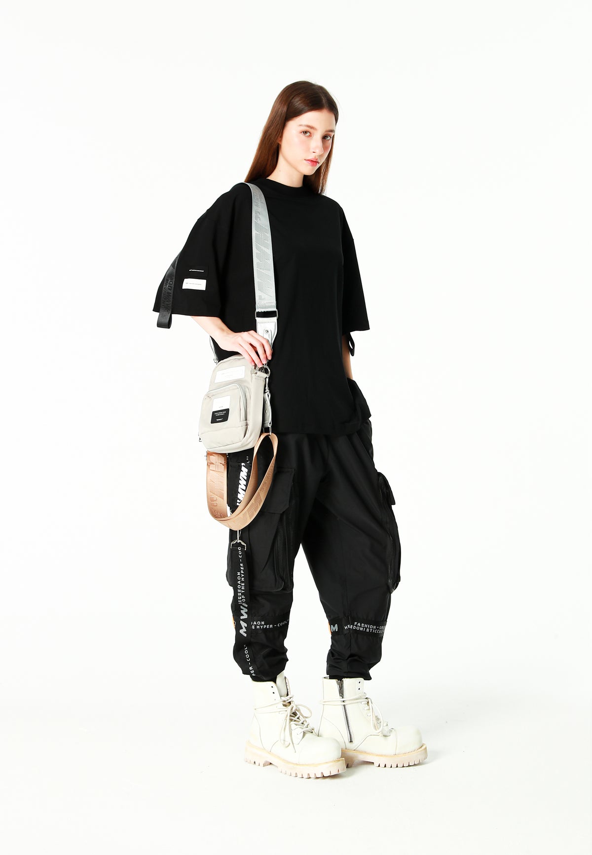 Bolso bandolera con bolsillos y parche con logo | MWM [PS_COLORS:SILVER]