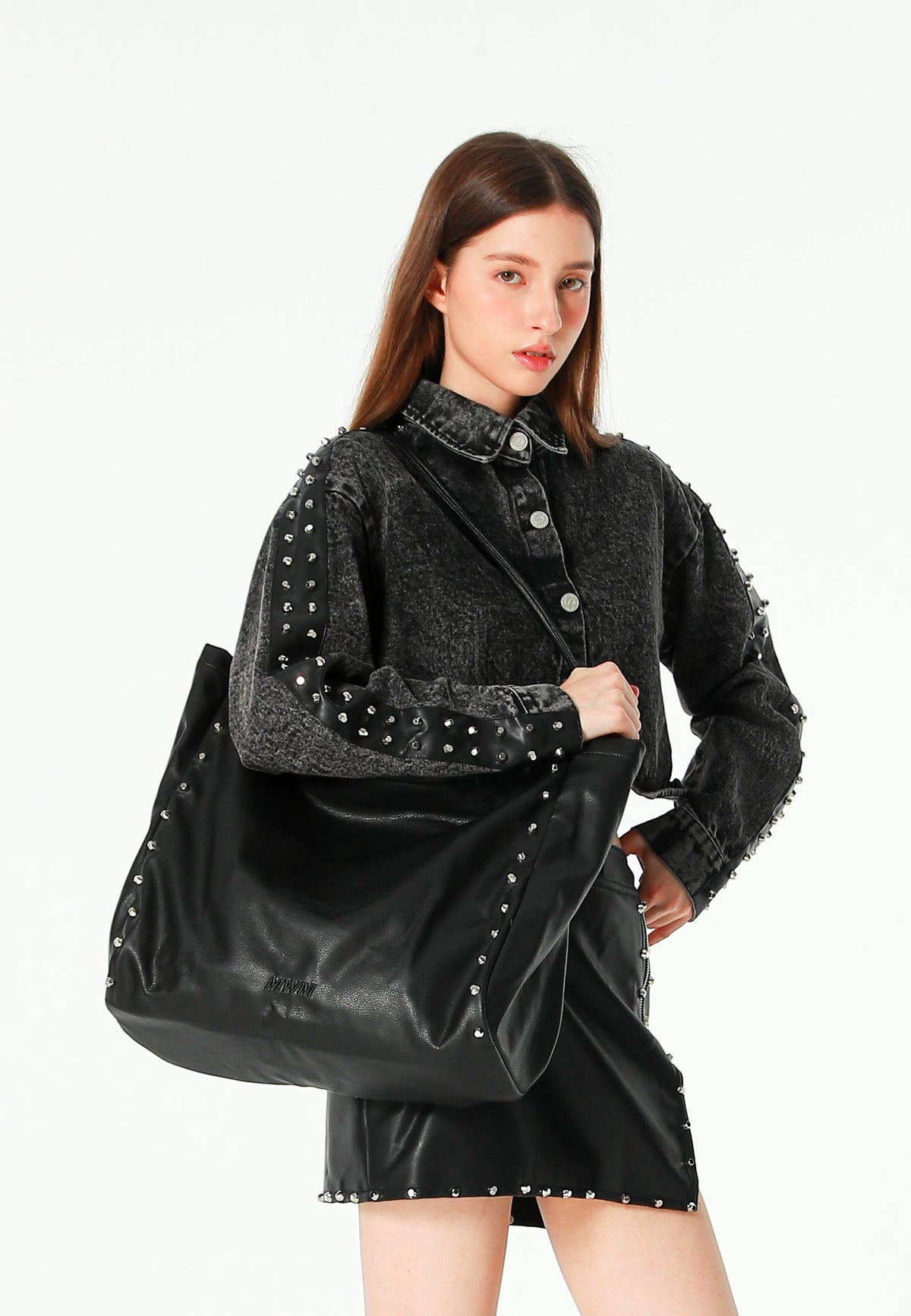 Bolso shopper con tachuelas y logo MWM bordado | MWM [PS_COLORS:BLACK]